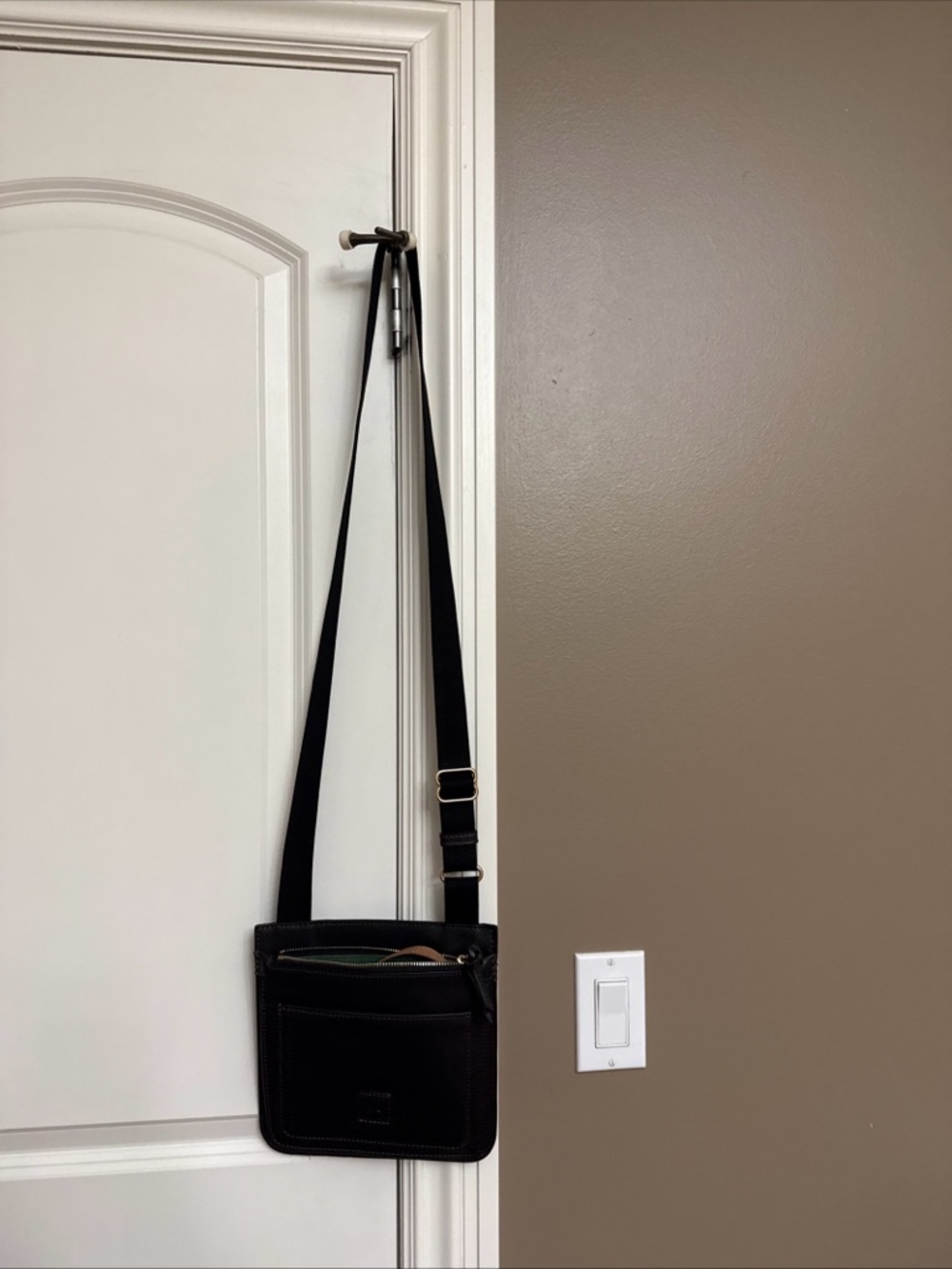 Dooney Bourke Black Crossbody Shoulder Bag  - Simple Everyday Carry